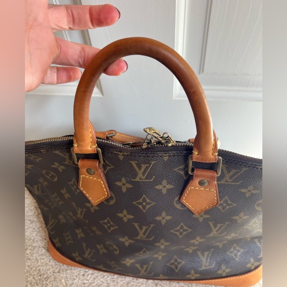 Louis Vuitton Monogram Alma handbag with bonus wallet! - Picture 7 of 15